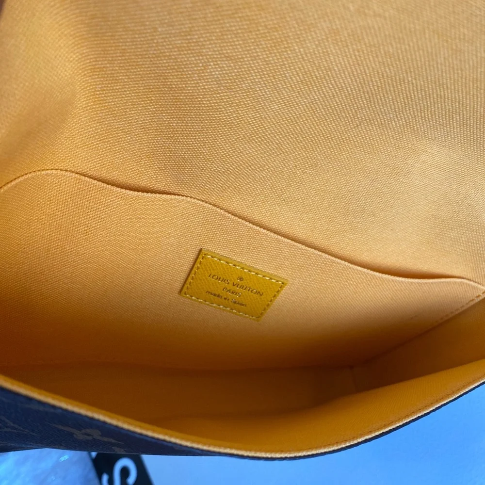 Authentic Louis Vuitton bag - Picture 8 of 16